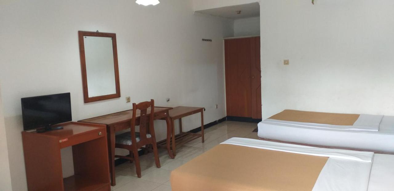 Intan Hotel 푸르와카르타 외부 사진