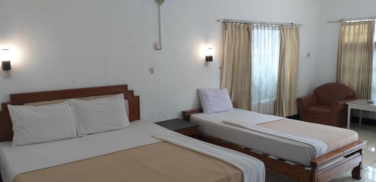 Intan Hotel 푸르와카르타 외부 사진