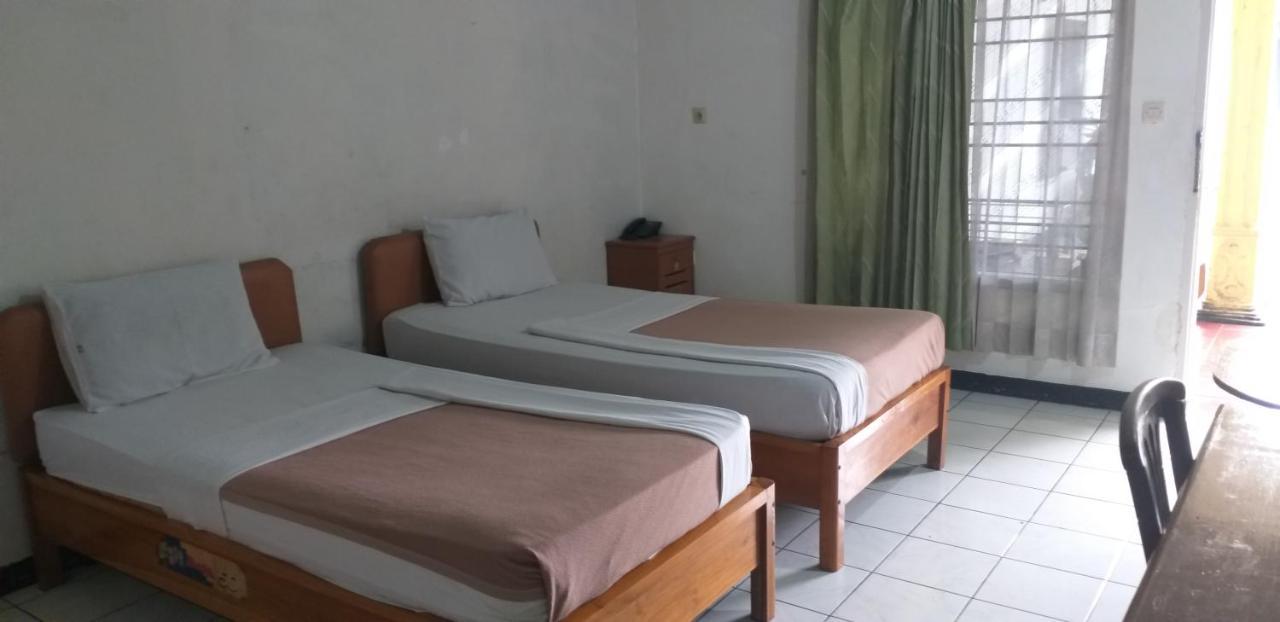 Intan Hotel 푸르와카르타 외부 사진