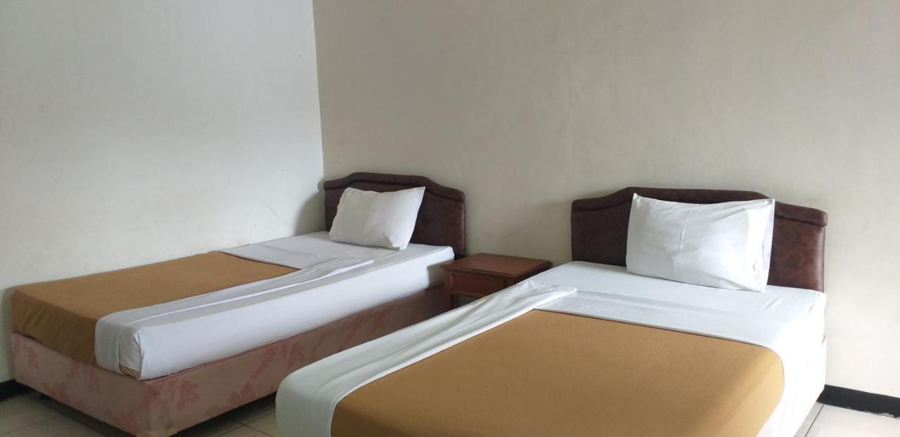 Intan Hotel 푸르와카르타 외부 사진