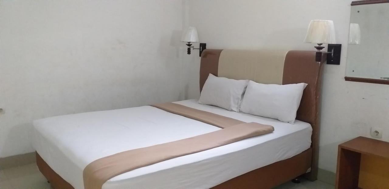 Intan Hotel 푸르와카르타 외부 사진