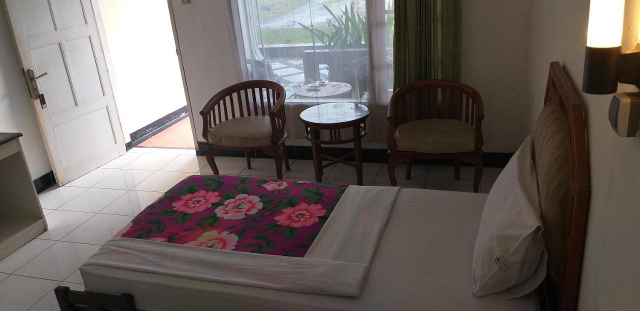 Intan Hotel 푸르와카르타 외부 사진