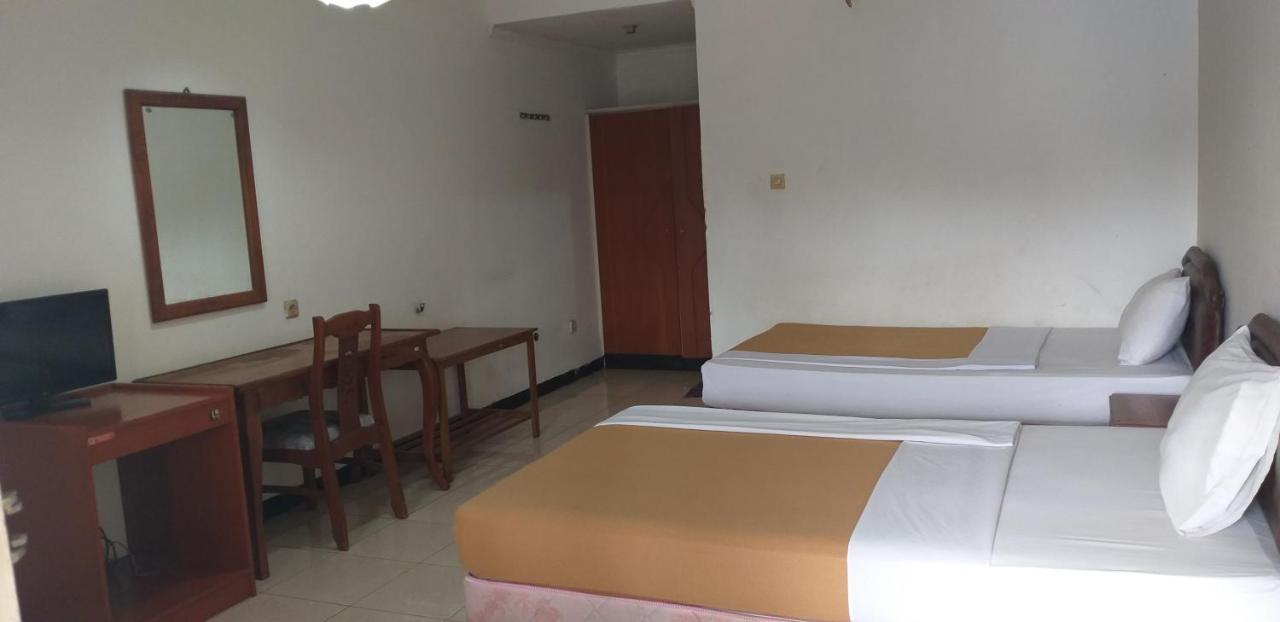 Intan Hotel 푸르와카르타 외부 사진